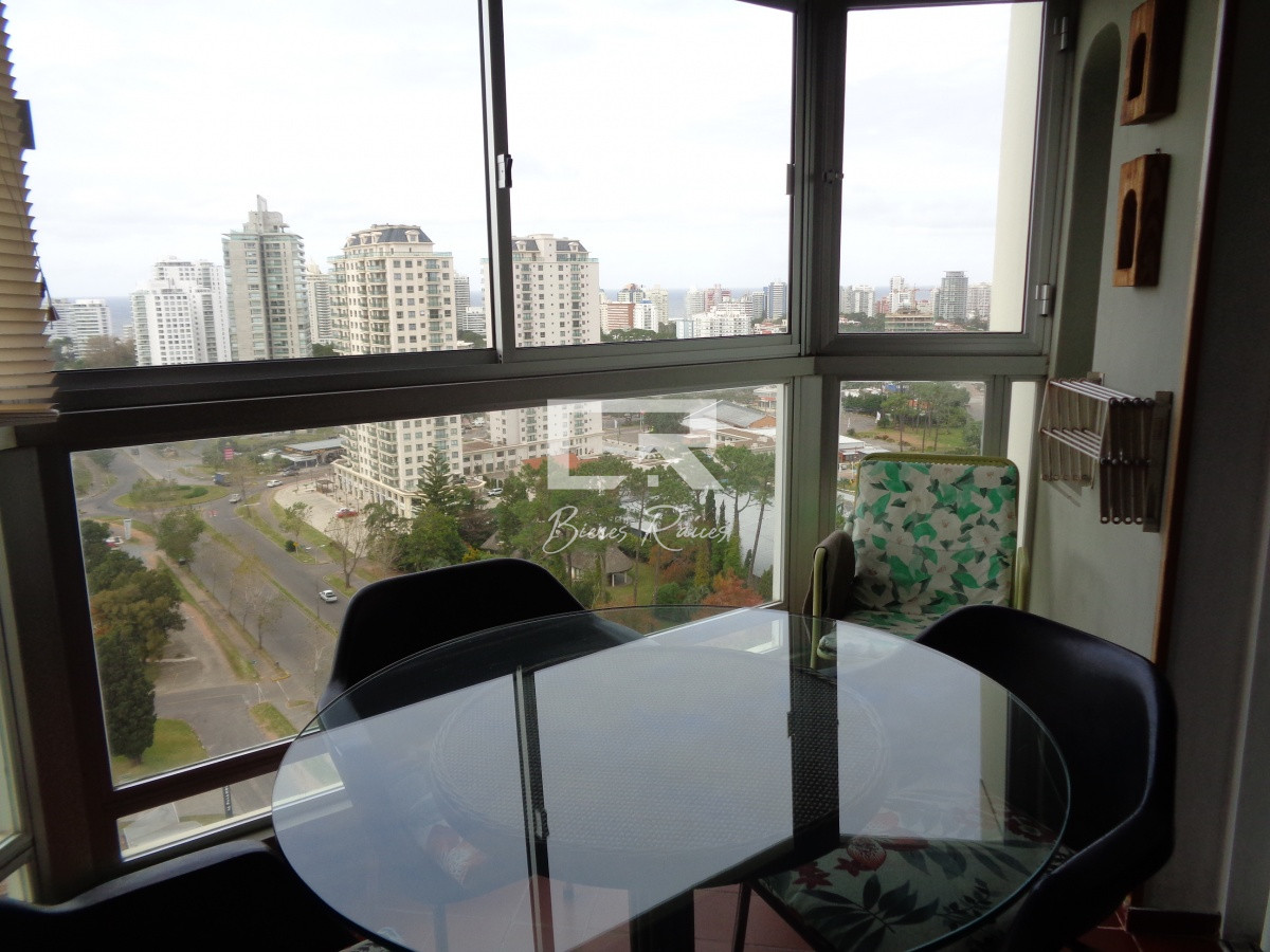 Apartamento ID.678 - ROOSEVELT TERRAZA CON PARRILLERO PROPIO 3 DORMITORIOS EN VENTA
