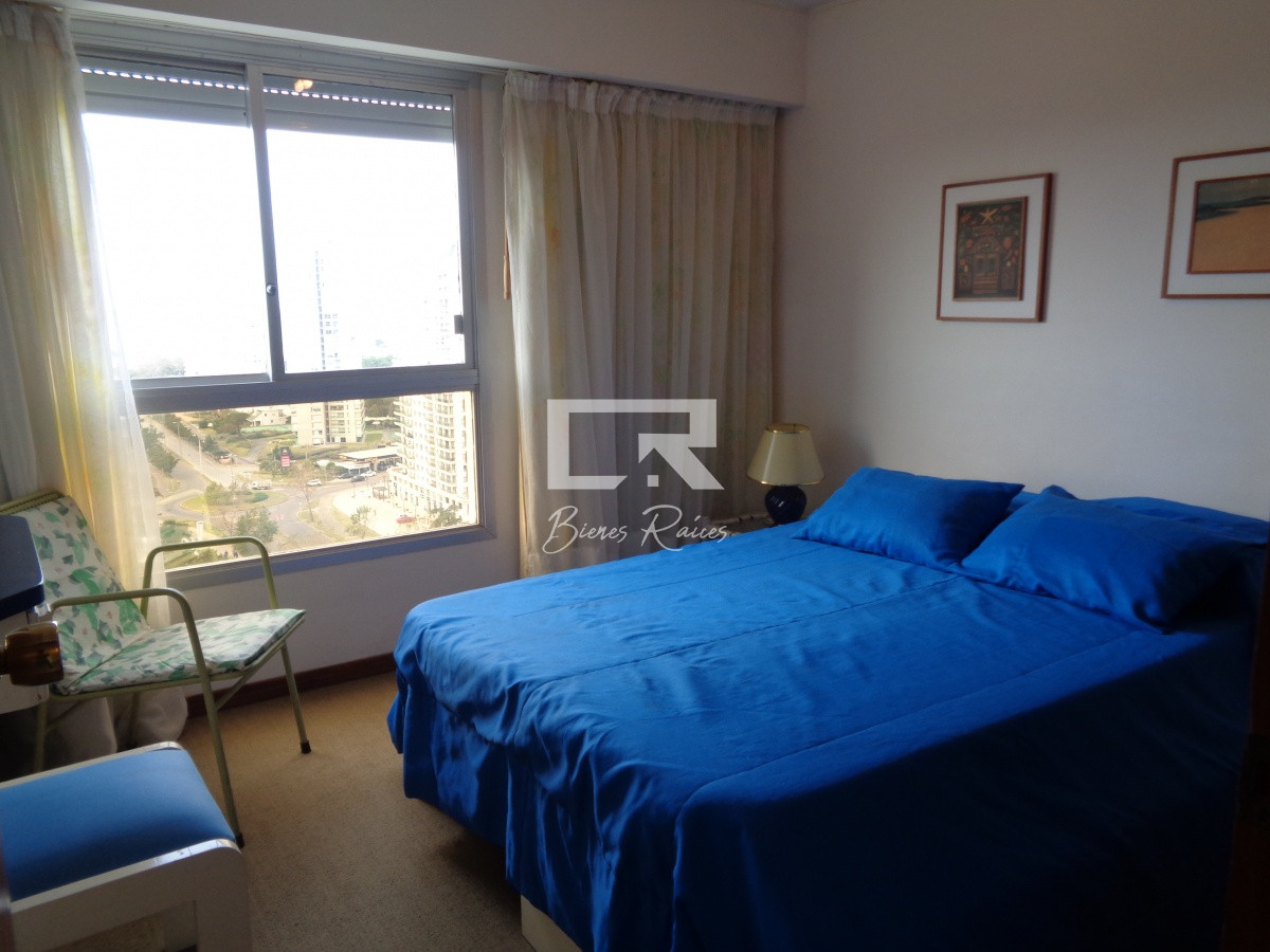 Apartamento ID.678 - ROOSEVELT TERRAZA CON PARRILLERO PROPIO 3 DORMITORIOS EN VENTA