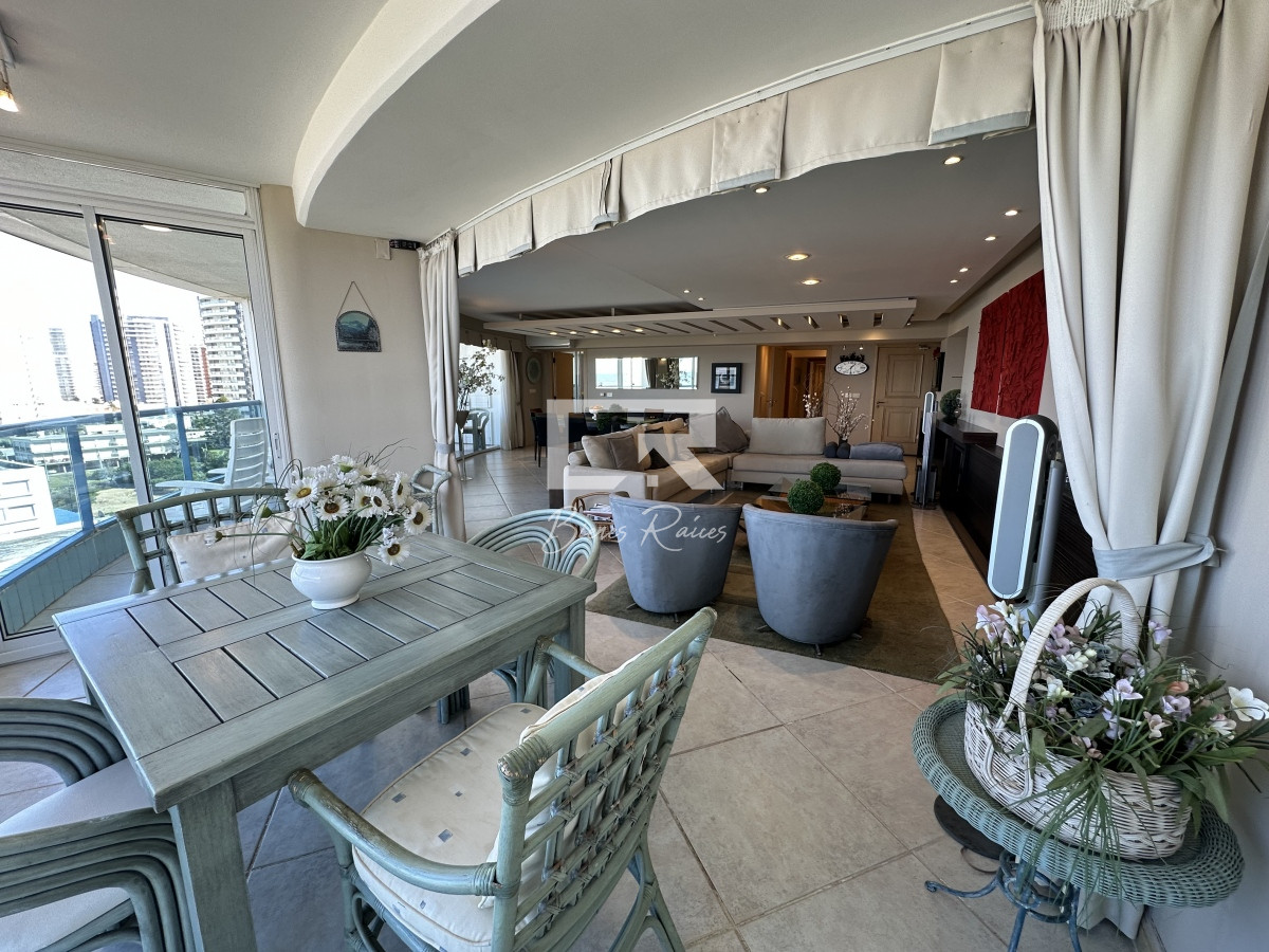 Apartamento ID.222 - SUPER APARTAMETNO EN LA BRAVA, 3 DORMITORIOS Y DEP. PARRILLERO PROPIO EN VENTA PUNTA DEL ESTE
