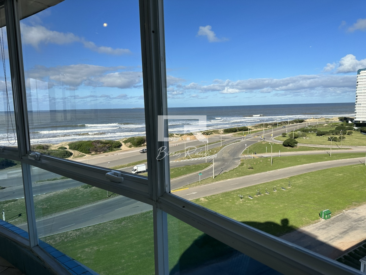 Apartamento ID.222 - SUPER APARTAMETNO EN LA BRAVA, 3 DORMITORIOS Y DEP. PARRILLERO PROPIO EN VENTA PUNTA DEL ESTE
