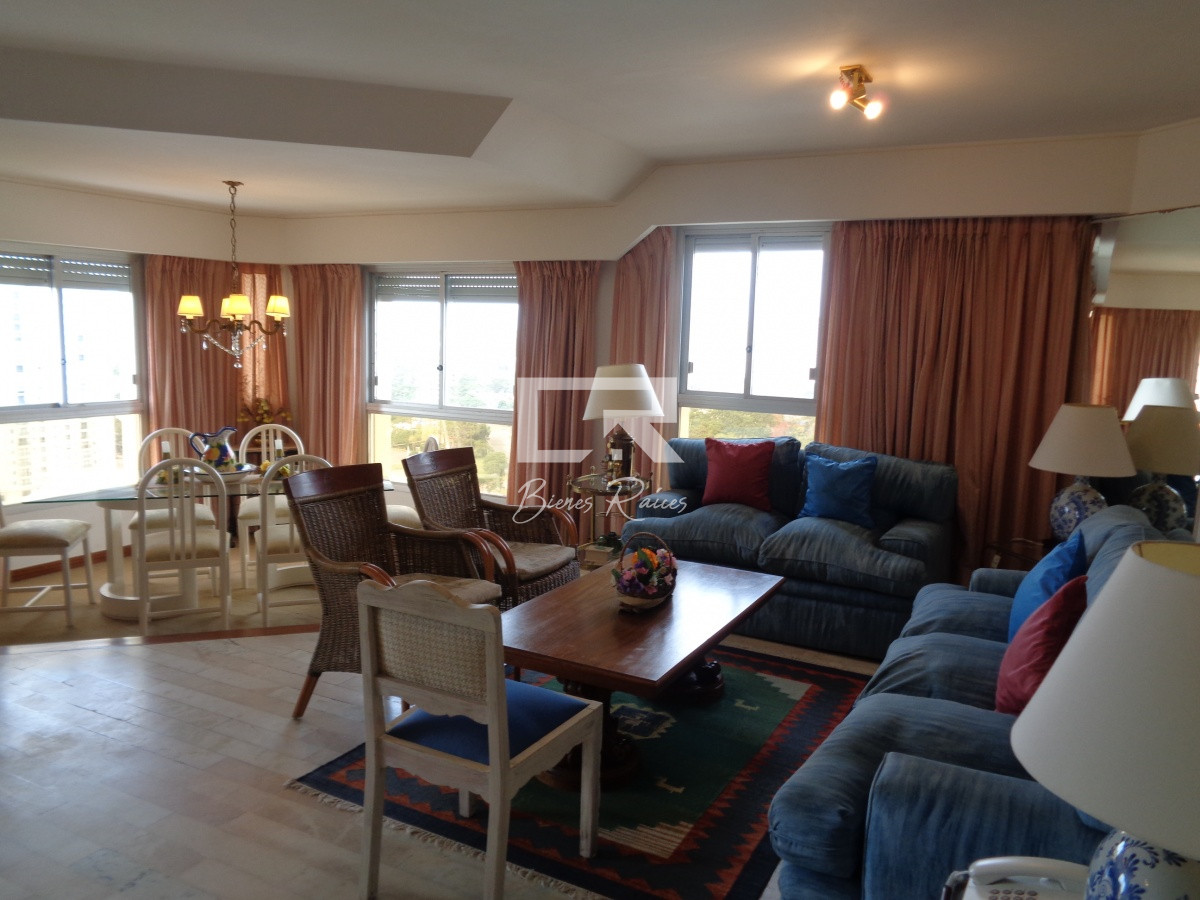 Apartamento ID.678 - ROOSEVELT TERRAZA CON PARRILLERO PROPIO 3 DORMITORIOS EN VENTA