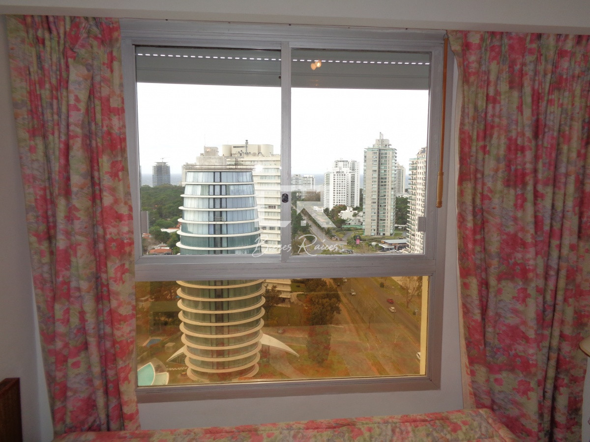 Apartamento ID.678 - ROOSEVELT TERRAZA CON PARRILLERO PROPIO 3 DORMITORIOS EN VENTA