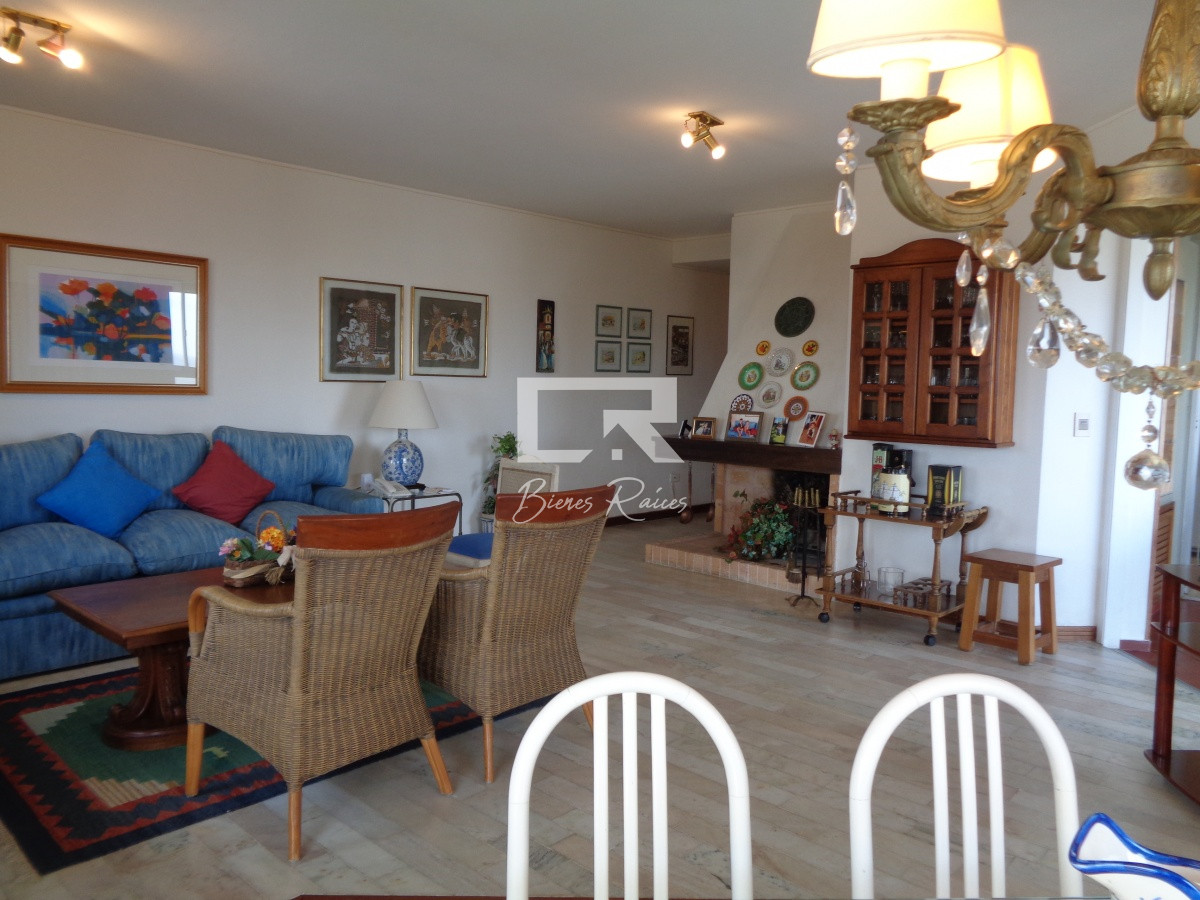 Apartamento ID.678 - ROOSEVELT TERRAZA CON PARRILLERO PROPIO 3 DORMITORIOS EN VENTA