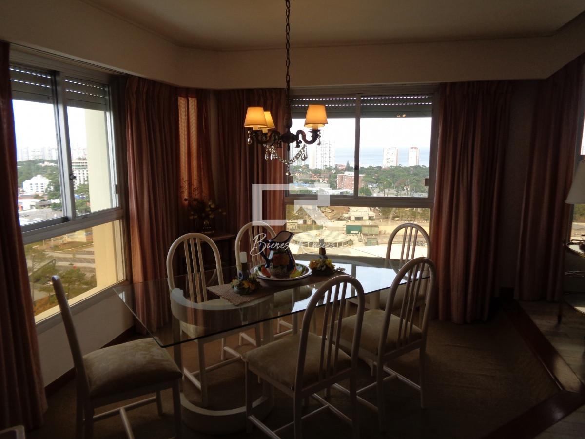 Apartamento ID.678 - ROOSEVELT TERRAZA CON PARRILLERO PROPIO 3 DORMITORIOS EN VENTA