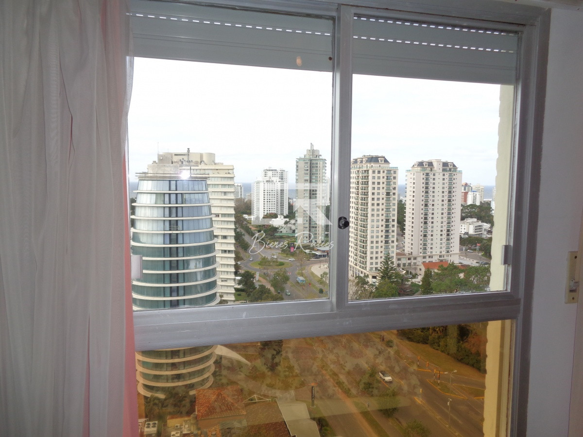 Apartamento ID.678 - ROOSEVELT TERRAZA CON PARRILLERO PROPIO 3 DORMITORIOS EN VENTA