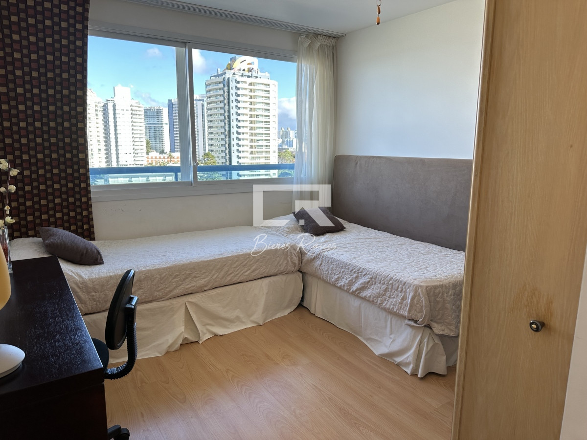Apartamento ID.222 - SUPER APARTAMETNO EN LA BRAVA, 3 DORMITORIOS Y DEP. PARRILLERO PROPIO EN VENTA PUNTA DEL ESTE