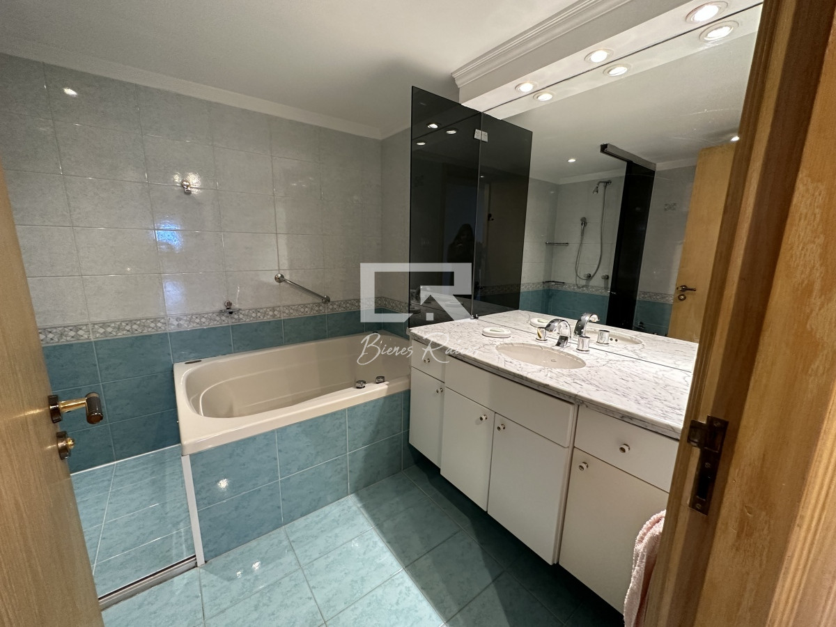 Apartamento ID.222 - SUPER APARTAMETNO EN LA BRAVA, 3 DORMITORIOS Y DEP. PARRILLERO PROPIO EN VENTA PUNTA DEL ESTE