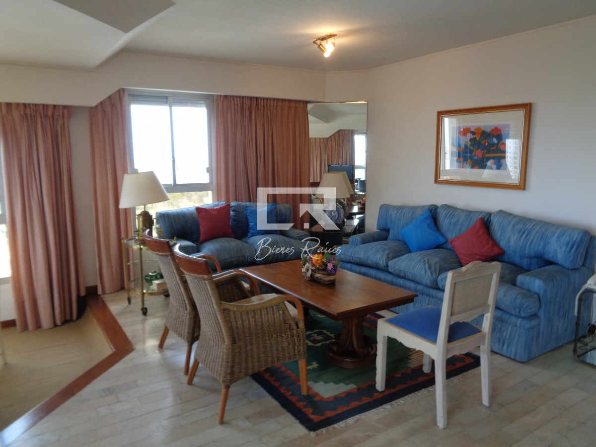 Apartamento ID.678 - ROOSEVELT TERRAZA CON PARRILLERO PROPIO 3 DORMITORIOS EN VENTA