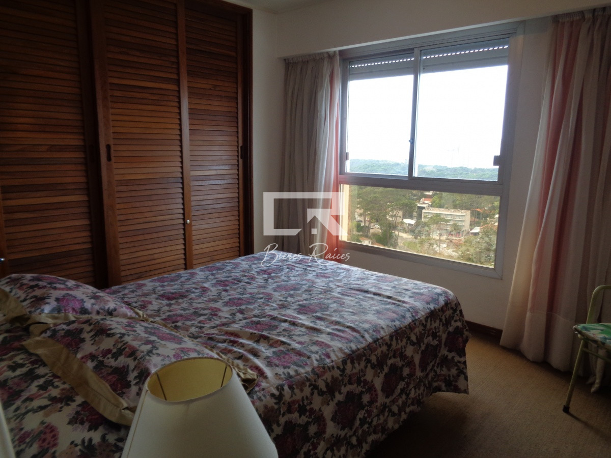 Apartamento ID.678 - ROOSEVELT TERRAZA CON PARRILLERO PROPIO 3 DORMITORIOS EN VENTA