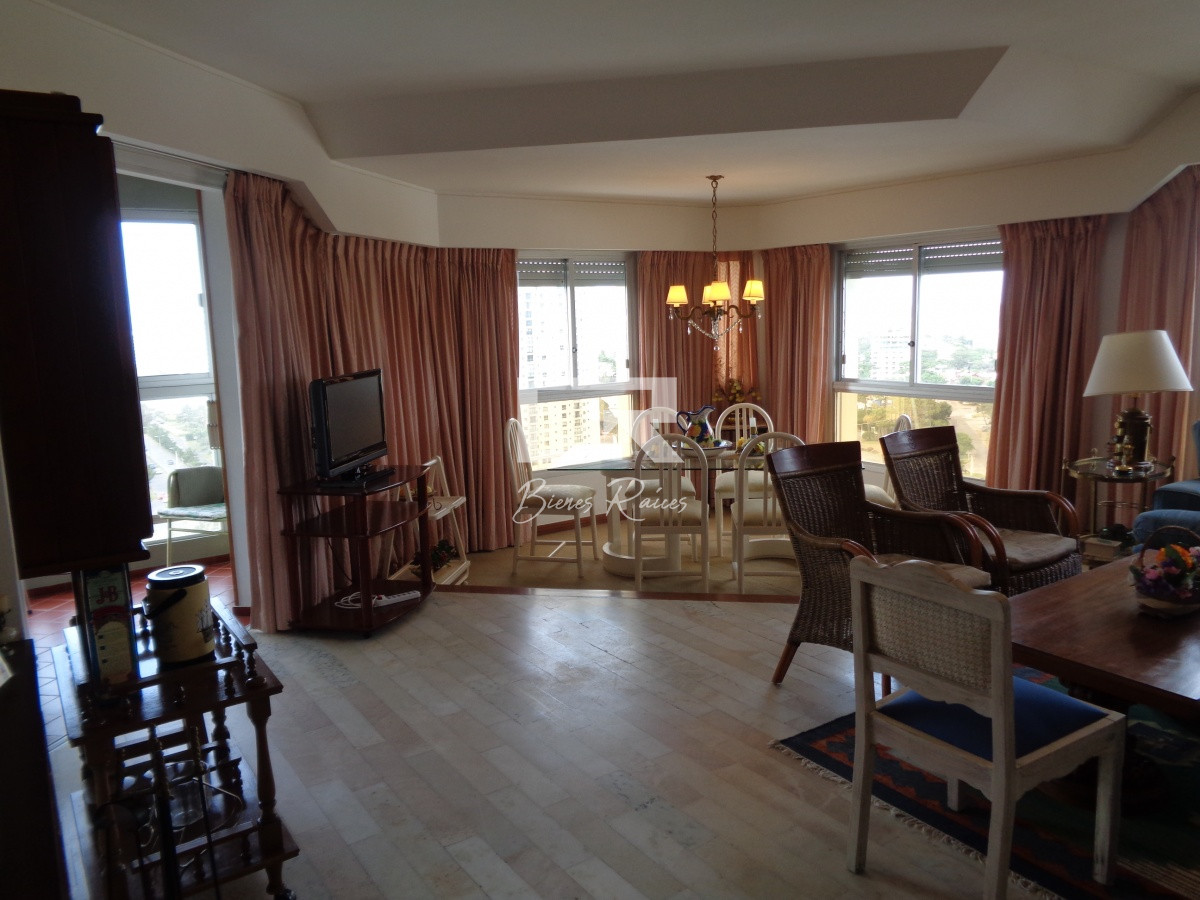 Apartamento ID.678 - ROOSEVELT TERRAZA CON PARRILLERO PROPIO 3 DORMITORIOS EN VENTA