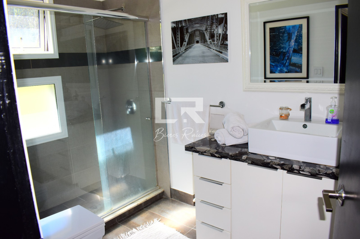 Casa ID.467 - EXPECTACULAR CASA EN PARQUE BURNETT 3 DORMITORIOS !!!