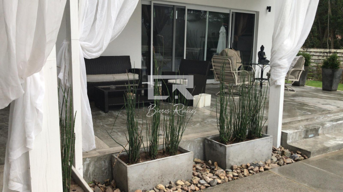 Casa ID.467 - EXPECTACULAR CASA EN PARQUE BURNETT 3 DORMITORIOS !!!
