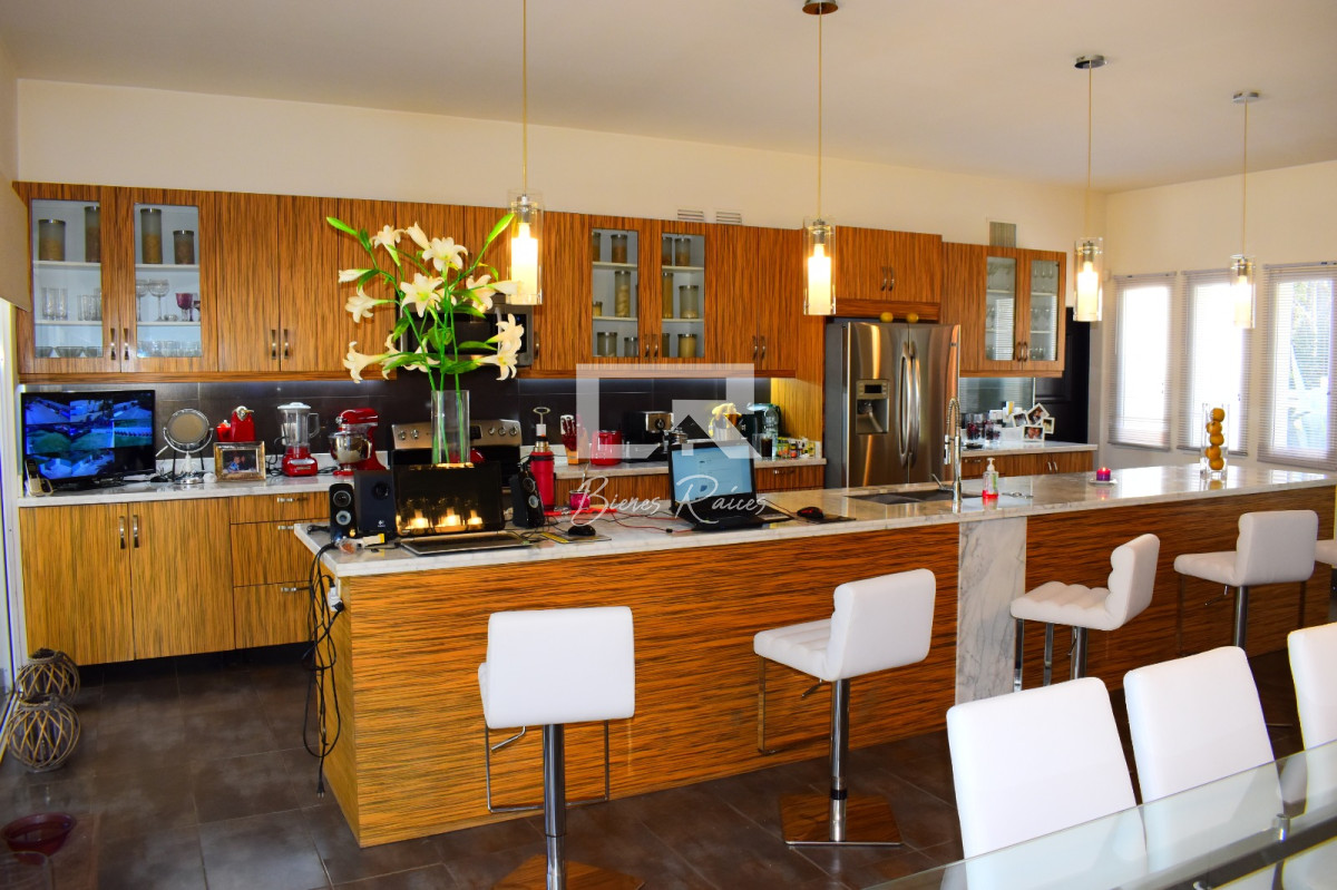 Casa ID.467 - EXPECTACULAR CASA EN PARQUE BURNETT 3 DORMITORIOS !!!