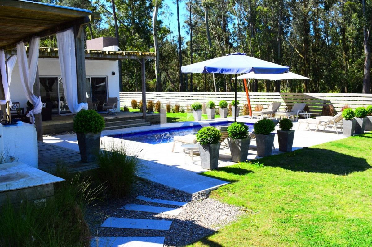 Casa ID.467 - EXPECTACULAR CASA EN PARQUE BURNETT 3 DORMITORIOS !!!
