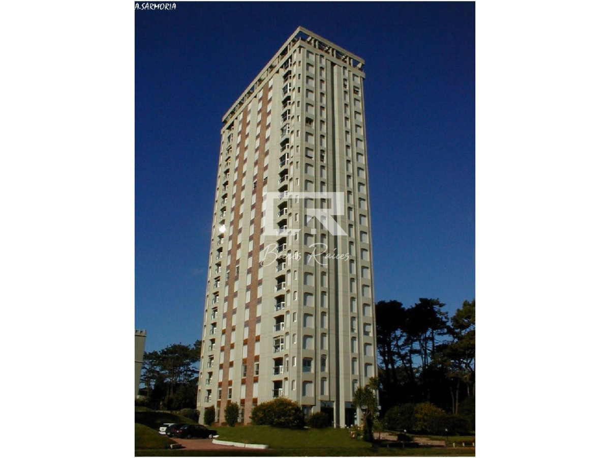 Apartamento ID.678 - ROOSEVELT TERRAZA CON PARRILLERO PROPIO 3 DORMITORIOS EN VENTA