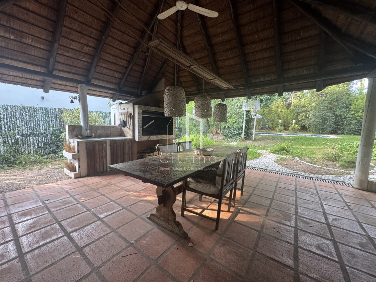 Casa ID.1654 - Casa en  Pinares. 4 dormitorios, 2 baños, piscina, parrillero