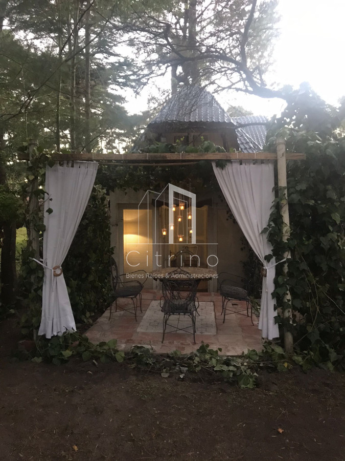 Casa ID.1654 - Casa en  Pinares. 4 dormitorios, 2 baños, piscina, parrillero