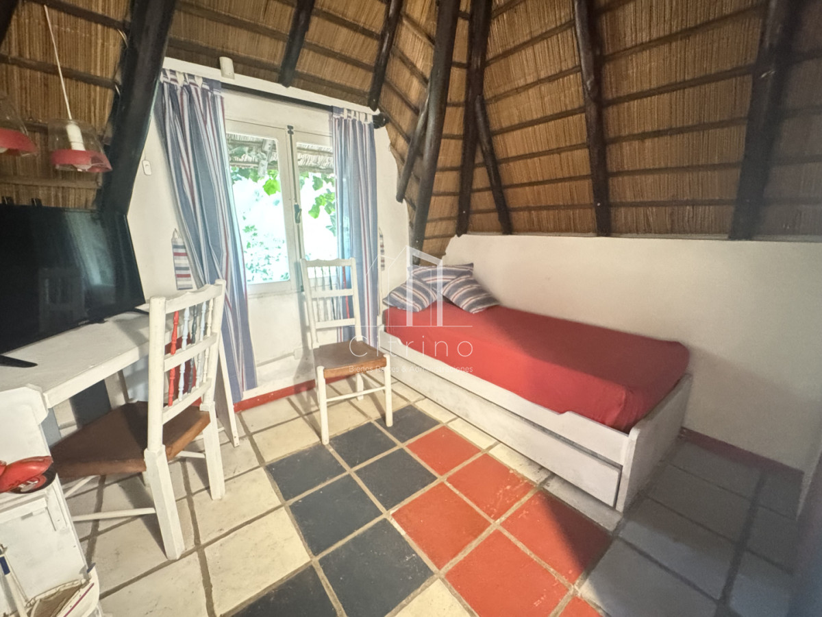 Casa ID.1654 - Casa en  Pinares. 4 dormitorios, 2 baños, piscina, parrillero