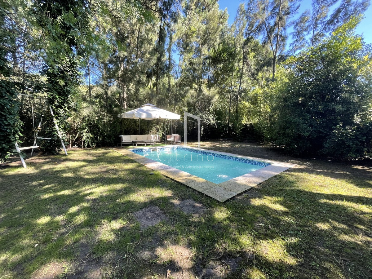 Casa ID.1654 - Casa en  Pinares. 4 dormitorios, 2 baños, piscina, parrillero