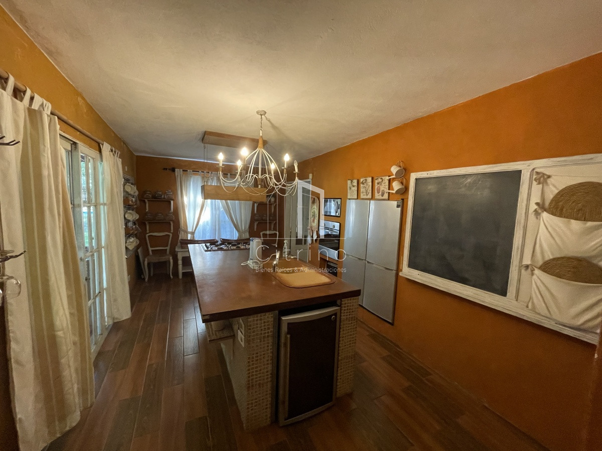 Casa ID.1654 - Casa en  Pinares. 4 dormitorios, 2 baños, piscina, parrillero