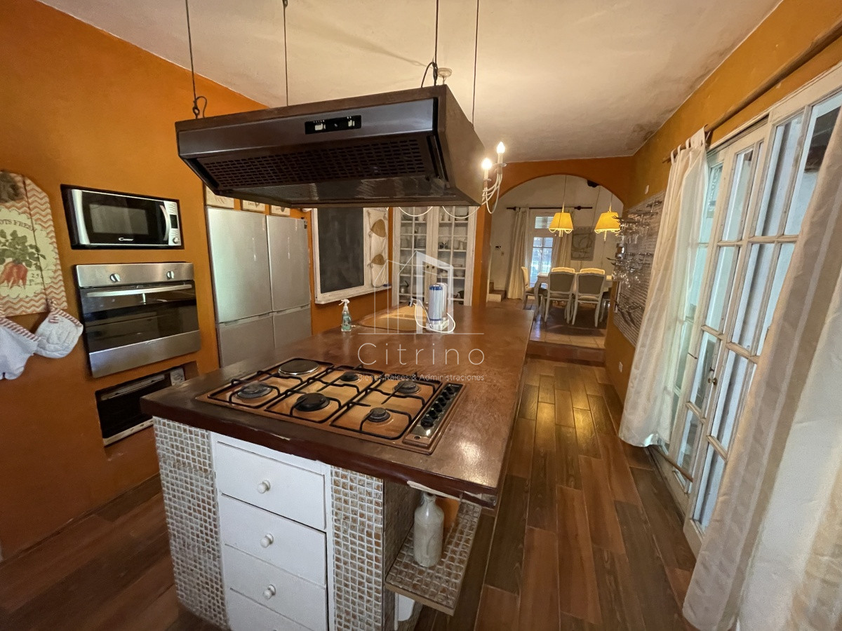 Casa ID.1654 - Casa en  Pinares. 4 dormitorios, 2 baños, piscina, parrillero