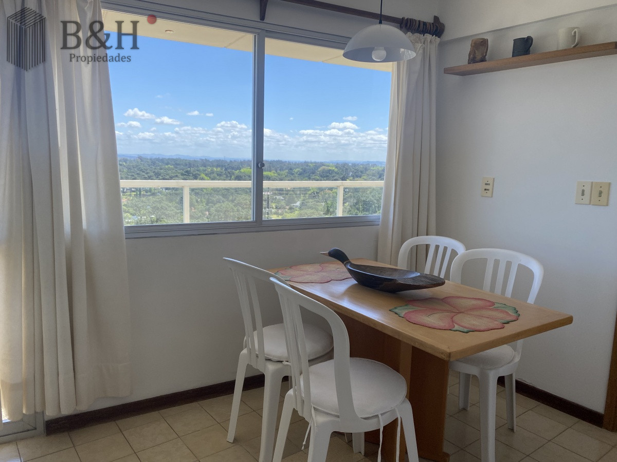 Apartamento ID.1818 - FRENTE A PUNTA SHOPPING, EXCELENTE UBICACIÓN, PISO ALTO VENTA 