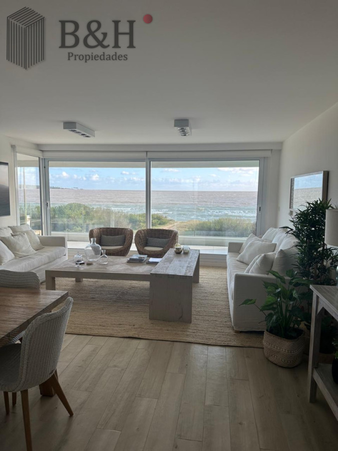 Apartamento ID.7226 - EXCELENTE APARTAMENTO A LA VENTA CON TODA LA VISTA AL MAR PLAYA MANSA 3 DORMITORIOS