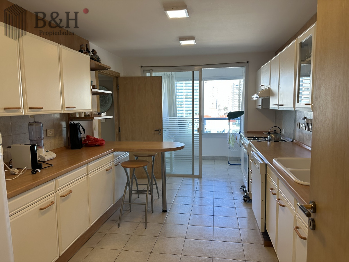 Apartamento ID.6896 - SUPER APARTAMENTO EN LA BRAVA, 3 DORMITORIOS Y DEP. PARRILLERO PROPIO EN VENTA PUNTA DEL ESTE