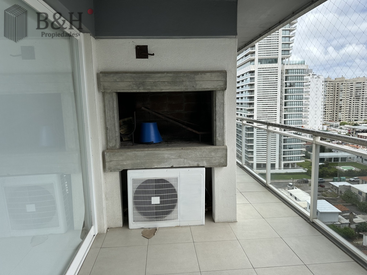 Apartamento ID.1694 - TORRE MANHATTAN, ALQUILER ENERO, 3 DORMITORIOS, TERRAZA CON PARRILLERO PUNTA DEL ESTE