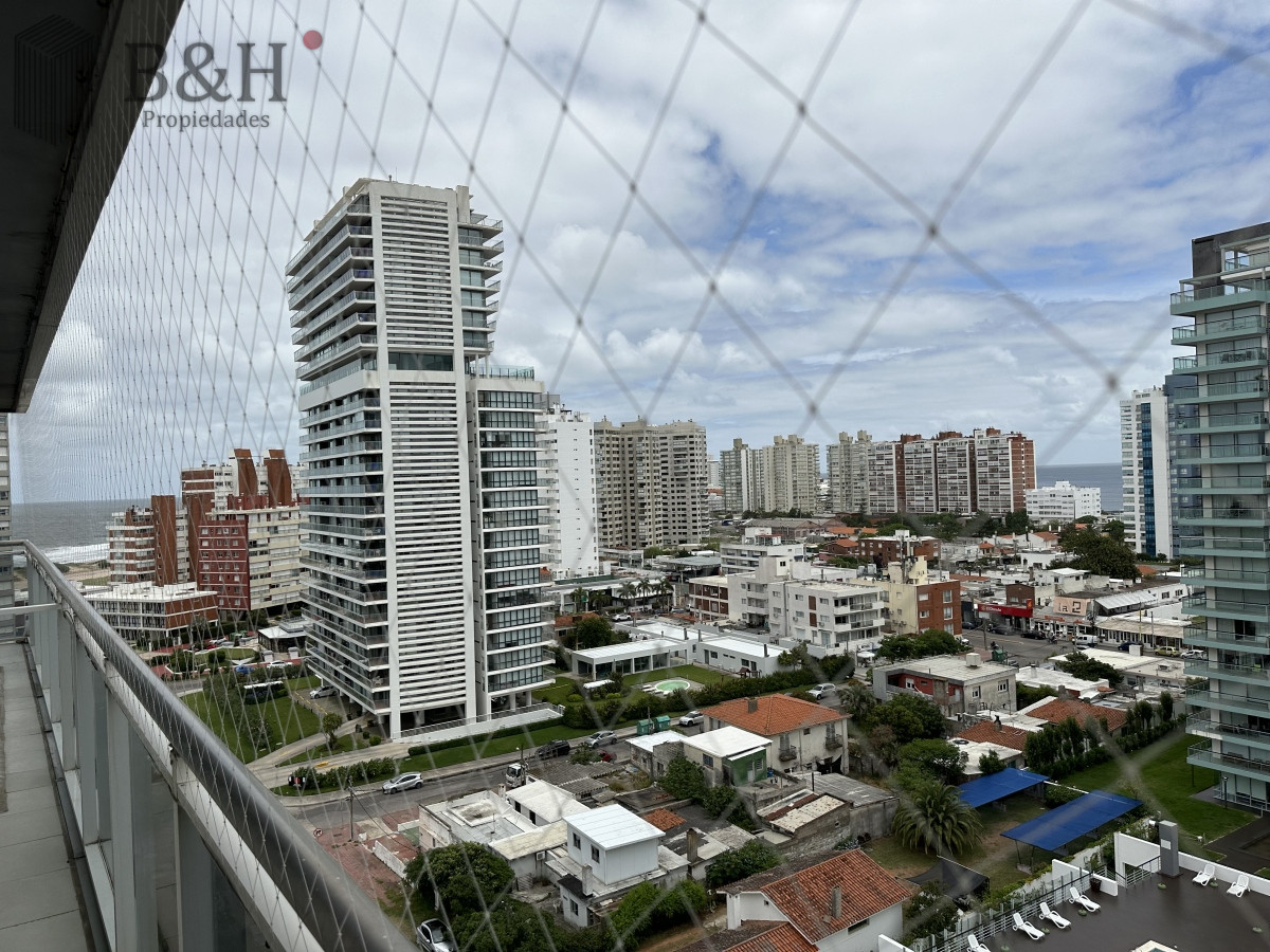 Apartamento ID.1694 - TORRE MANHATTAN, ALQUILER ENERO, 3 DORMITORIOS, TERRAZA CON PARRILLERO PUNTA DEL ESTE