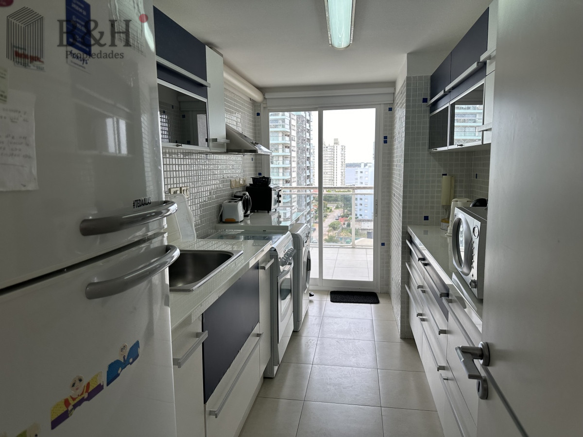 Apartamento ID.1694 - TORRE MANHATTAN, ALQUILER ENERO, 3 DORMITORIOS, TERRAZA CON PARRILLERO PUNTA DEL ESTE