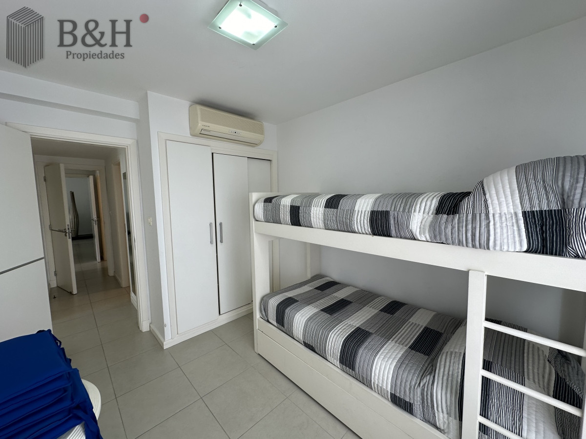 Apartamento ID.1694 - TORRE MANHATTAN, ALQUILER ENERO, 3 DORMITORIOS, TERRAZA CON PARRILLERO PUNTA DEL ESTE