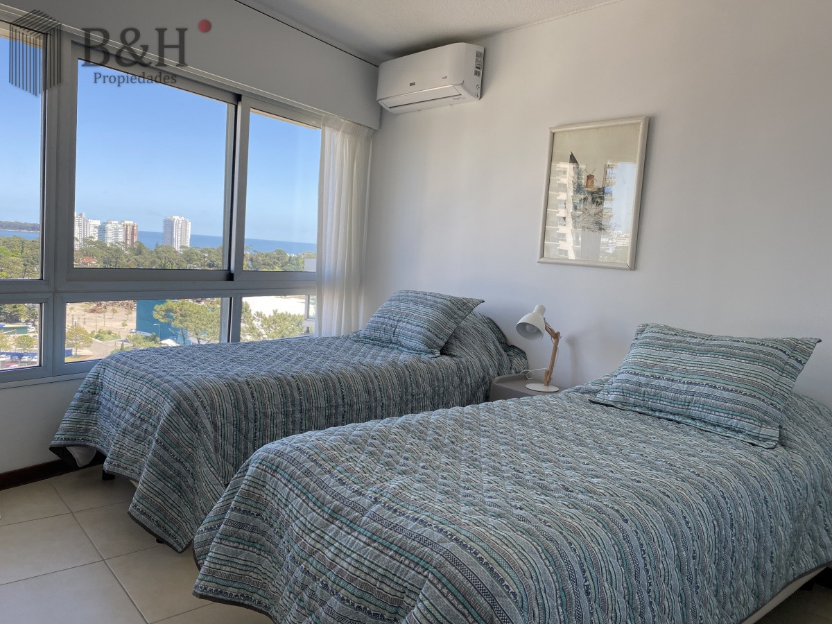 Apartamento ID.502 - HERMOSO APARTAMENTO 3 DORMITORIOS Y DEPENDENCIA VENTA EN PUNTA DEL ESTE