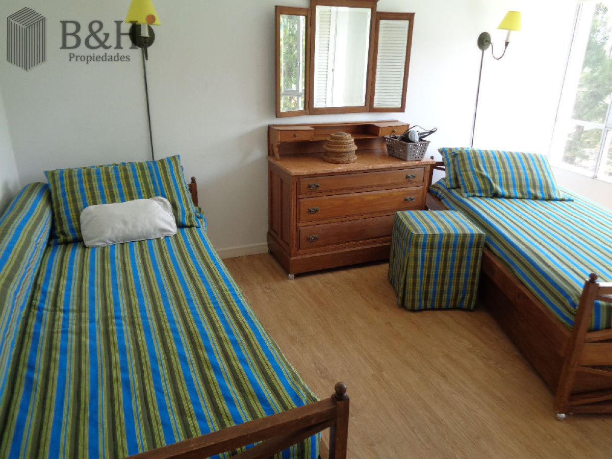 Apartamento ID.7062 - Excelente ubicacion en Punta del Este, 2 dormitorios, 2 baños y dep VENTA 