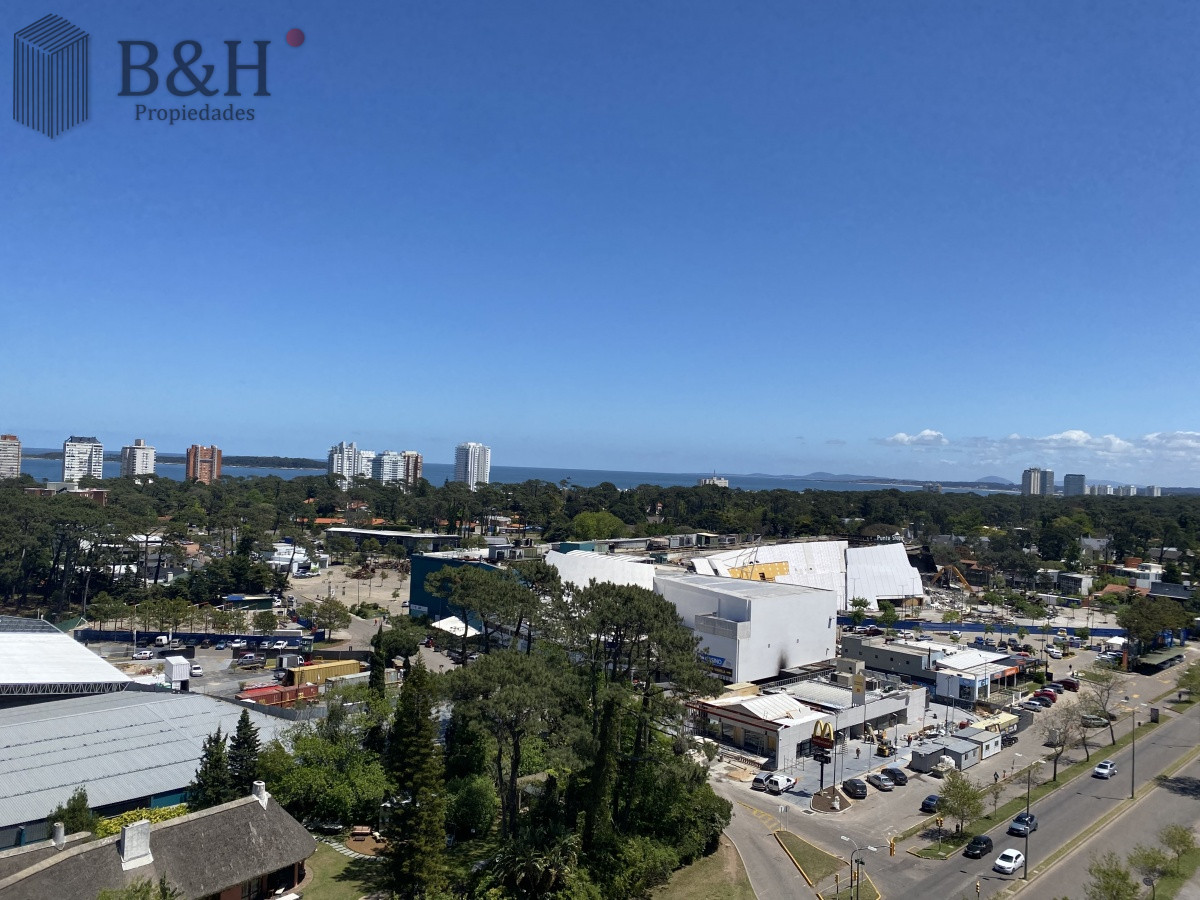 Apartamento ID.502 - HERMOSO APARTAMENTO 3 DORMITORIOS Y DEPENDENCIA VENTA EN PUNTA DEL ESTE