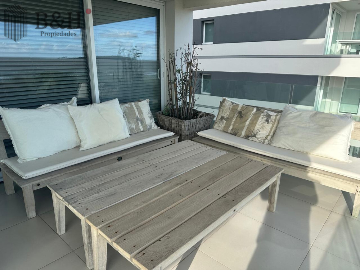 Apartamento ID.7226 - EXCELENTE APARTAMENTO A LA VENTA CON TODA LA VISTA AL MAR PLAYA MANSA 3 DORMITORIOS