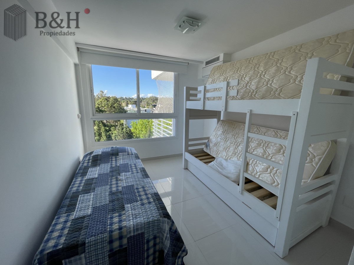 Apartamento ID.2022 - FRENTE AL MAR, 3 DORMITORIOS, 2 BAÑOS,  EN VENTA , PUNTA DEL ESTE