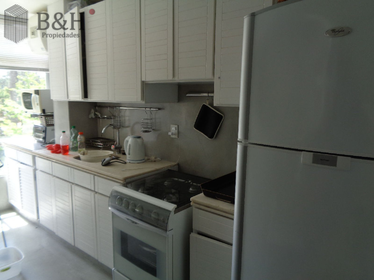 Apartamento ID.7062 - Excelente ubicacion en Punta del Este, 2 dormitorios, 2 baños y dep VENTA 