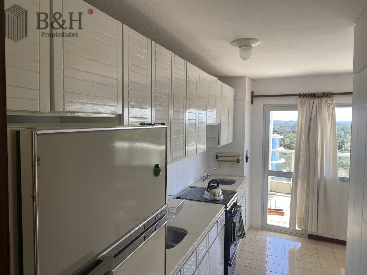 Apartamento ID.1818 - FRENTE A PUNTA SHOPPING, EXCELENTE UBICACIÓN, PISO ALTO VENTA 
