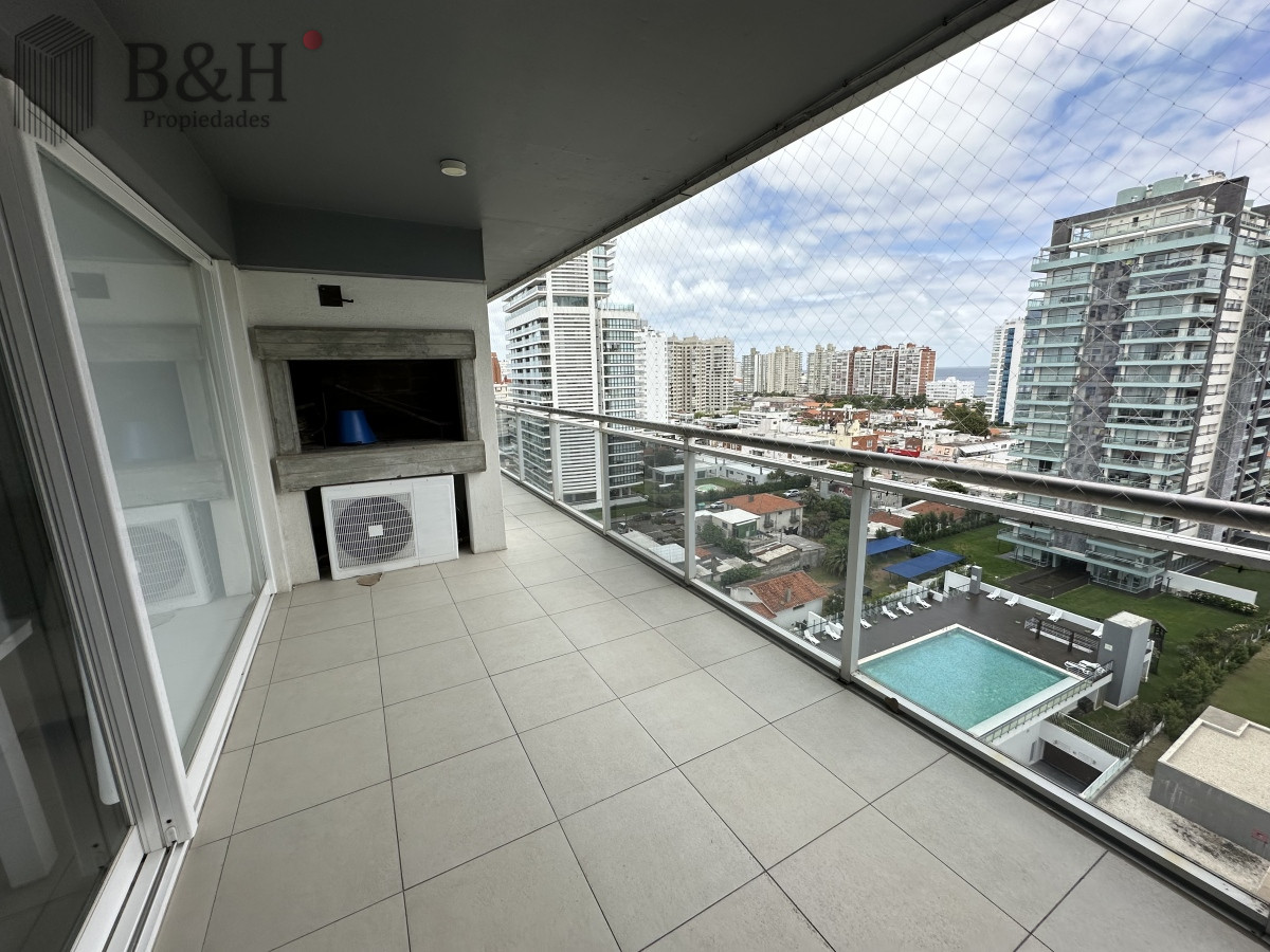 Apartamento ID.1694 - TORRE MANHATTAN, ALQUILER ENERO, 3 DORMITORIOS, TERRAZA CON PARRILLERO PUNTA DEL ESTE