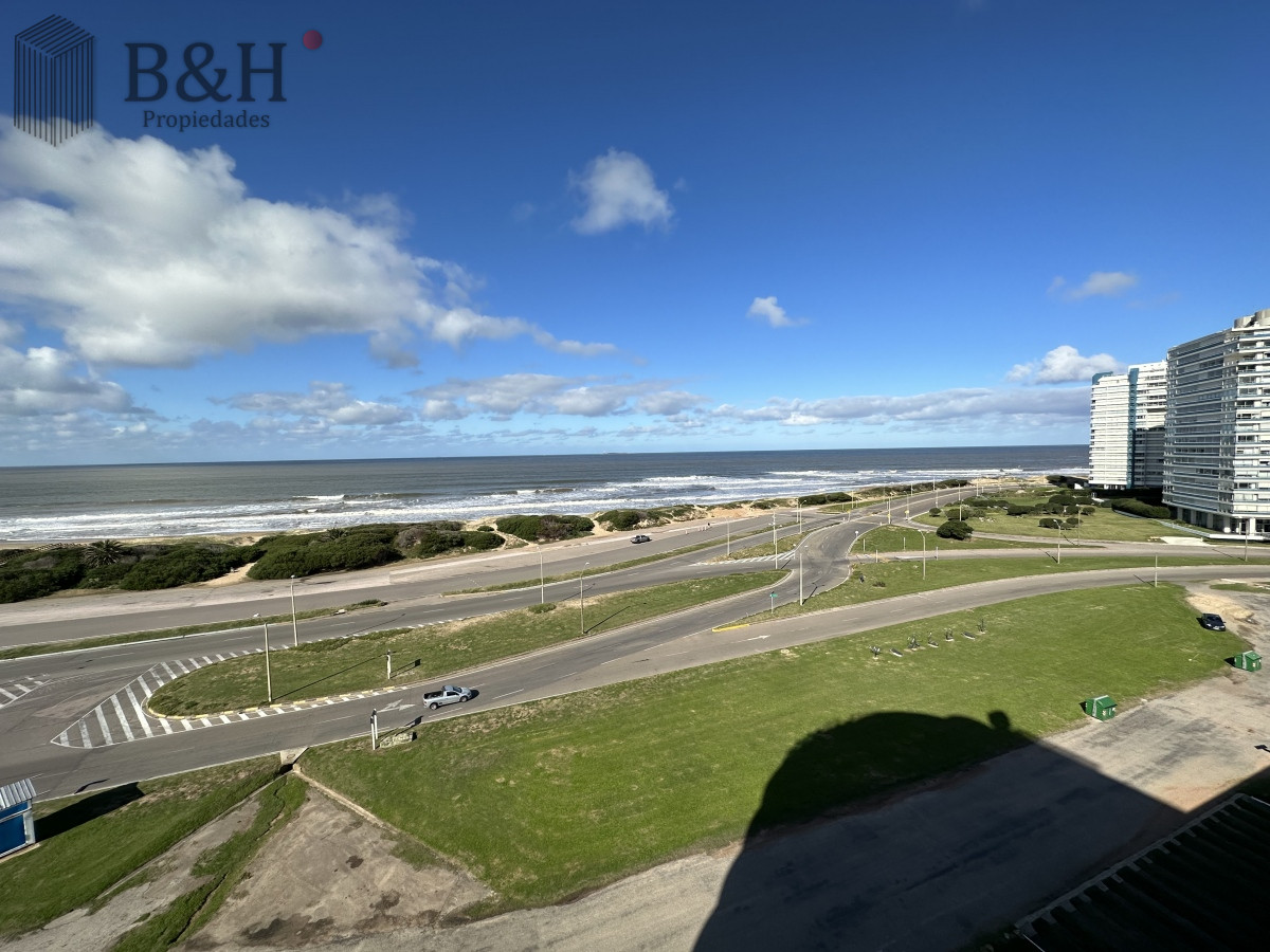 Apartamento ID.6896 - SUPER APARTAMENTO EN LA BRAVA, 3 DORMITORIOS Y DEP. PARRILLERO PROPIO EN VENTA PUNTA DEL ESTE