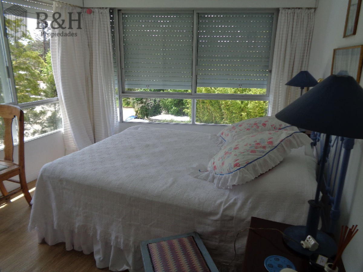Apartamento ID.7062 - Excelente ubicacion en Punta del Este, 2 dormitorios, 2 baños y dep VENTA 