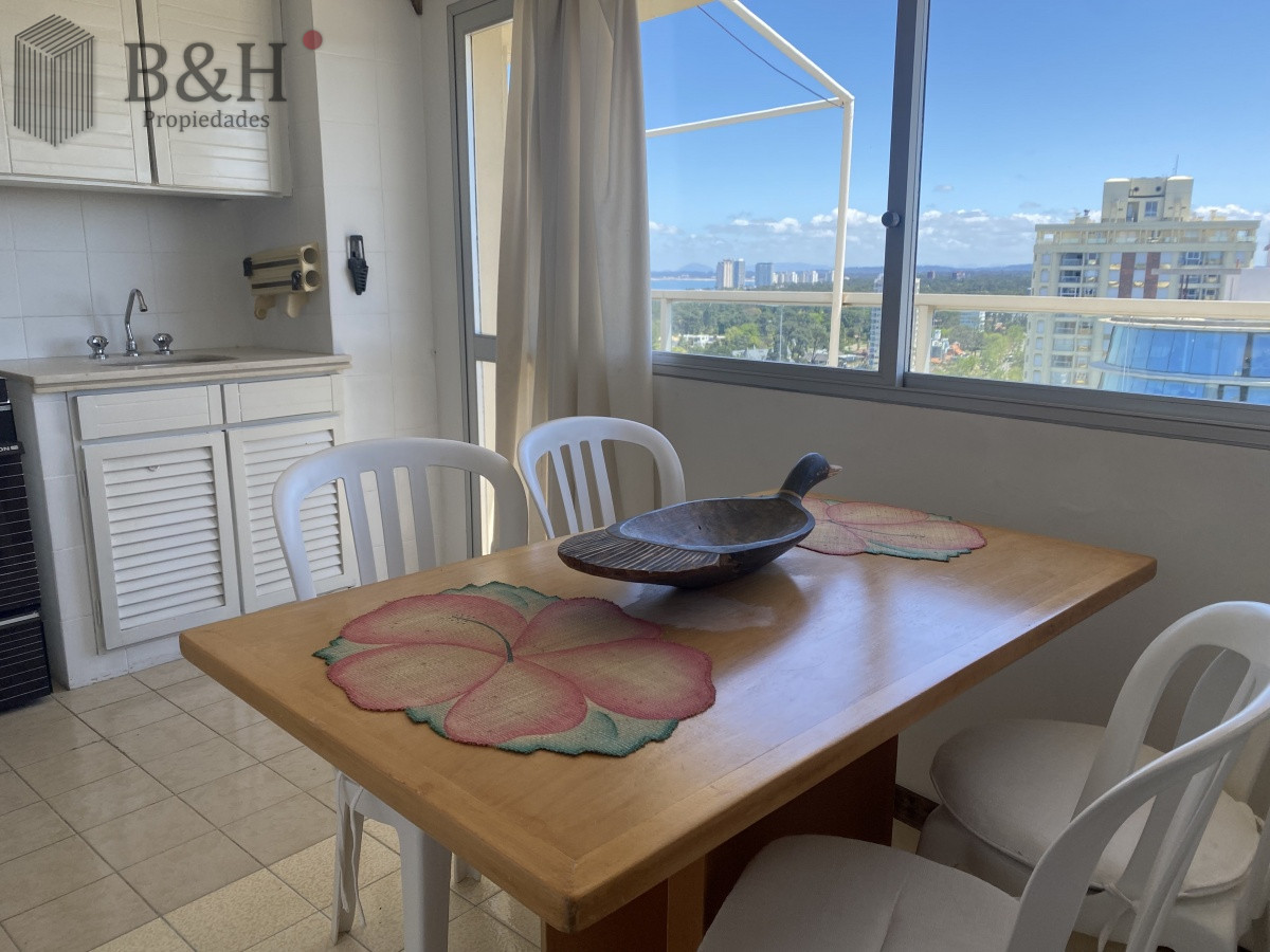 Apartamento ID.1818 - FRENTE A PUNTA SHOPPING, EXCELENTE UBICACIÓN, PISO ALTO VENTA 
