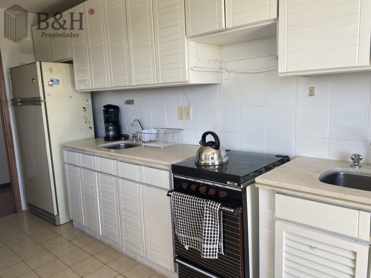 Apartamento ID.1818 - FRENTE A PUNTA SHOPPING, EXCELENTE UBICACIÓN, PISO ALTO VENTA 