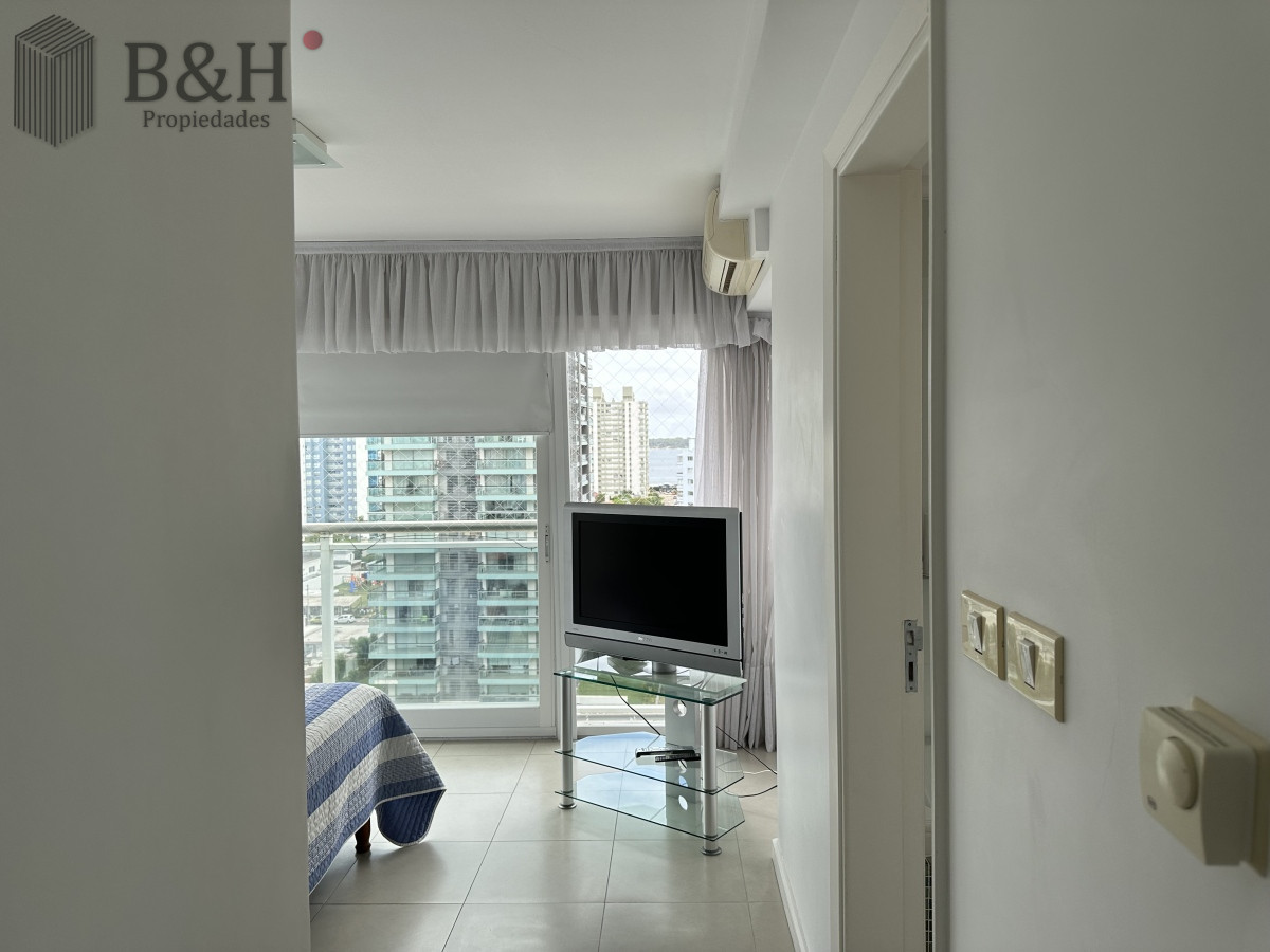 Apartamento ID.1694 - TORRE MANHATTAN, ALQUILER ENERO, 3 DORMITORIOS, TERRAZA CON PARRILLERO PUNTA DEL ESTE