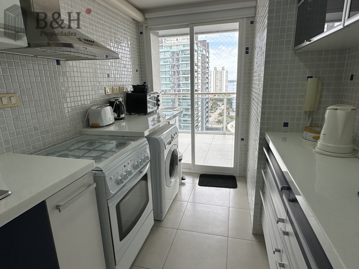 Apartamento ID.1694 - TORRE MANHATTAN, ALQUILER ENERO, 3 DORMITORIOS, TERRAZA CON PARRILLERO PUNTA DEL ESTE