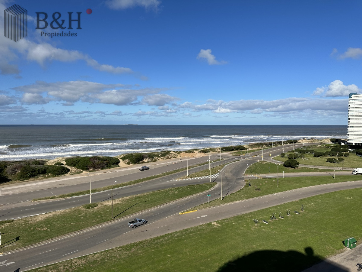 Apartamento ID.6896 - SUPER APARTAMENTO EN LA BRAVA, 3 DORMITORIOS Y DEP. PARRILLERO PROPIO EN VENTA PUNTA DEL ESTE