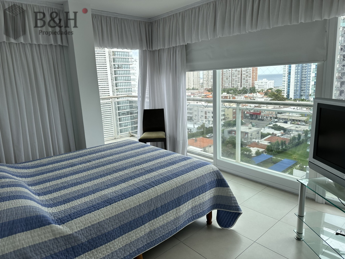 Apartamento ID.1694 - TORRE MANHATTAN, ALQUILER ENERO, 3 DORMITORIOS, TERRAZA CON PARRILLERO PUNTA DEL ESTE