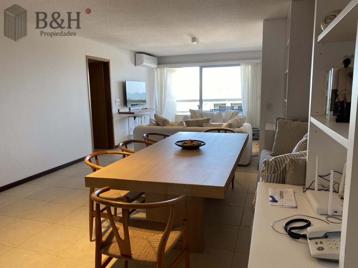 Apartamento ID.502 - HERMOSO APARTAMENTO 3 DORMITORIOS Y DEPENDENCIA VENTA EN PUNTA DEL ESTE