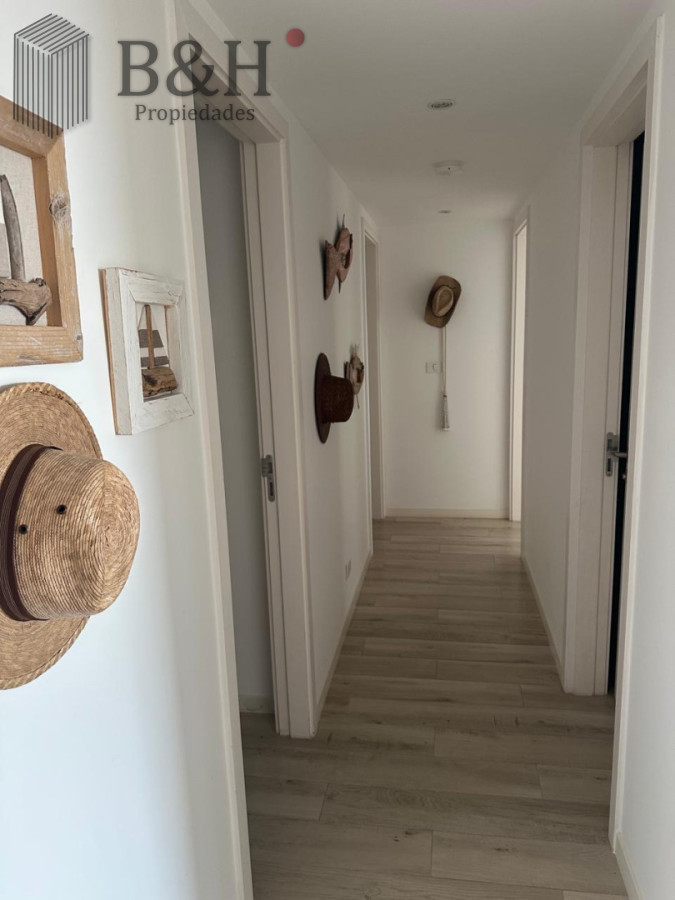 Apartamento ID.7226 - EXCELENTE APARTAMENTO A LA VENTA CON TODA LA VISTA AL MAR PLAYA MANSA 3 DORMITORIOS